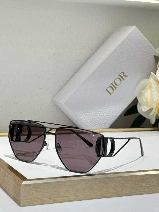 Picture of Dior Sunglasses _SKUfw79279309fw